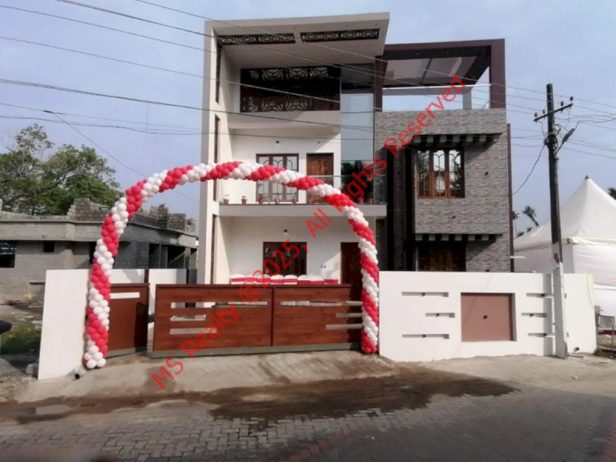 Spacious 5-Bedroom House for Sale/Rent at Mulavukadu on Container Road in Vallarpadam